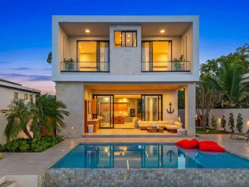 Beachfront Modern Villa with Pool AZURE