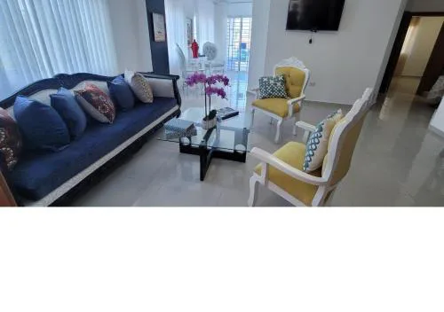 Charming 2BR Apt Near Beach