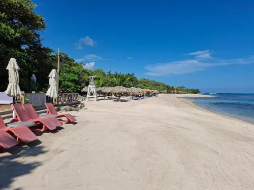Costambar Beachfront Pool Apartment