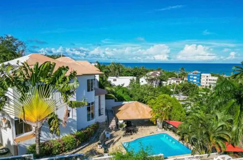 Villa with Oceanviews for All Types of Travelers