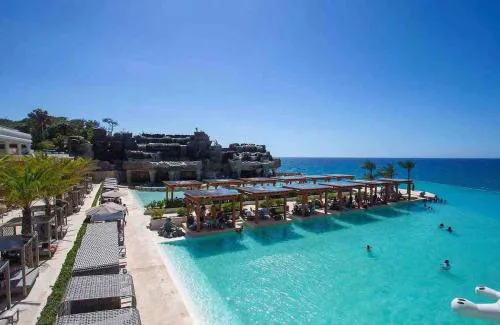 8 BR Grand Villa in Oceanfront Comm Sosua Ocean Vill