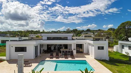 Luxury Villa, Pool & Prime Location