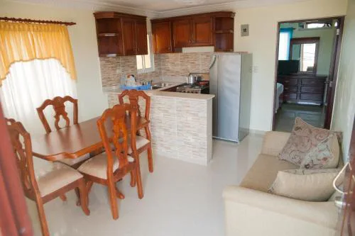 Cozy Apartment Near Airport Wi-Fi & Parking