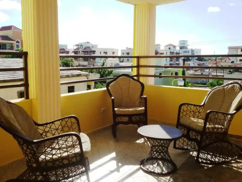 Spacious 2Br 2Bath Apartment Terrace & Street View