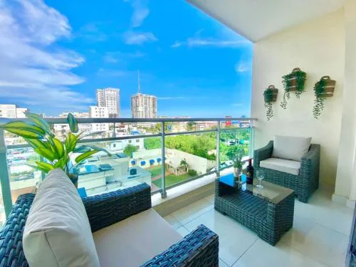 Upscale City Center Apt, Pool