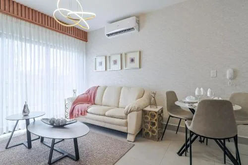 Charming City Center Apt, Pool