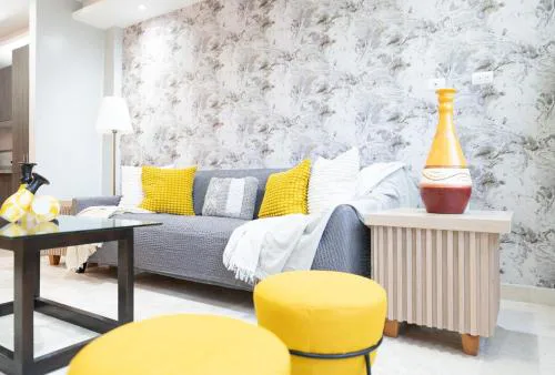 City Center, 2-BR Suite close to Shops, Restaurants, Bars and More