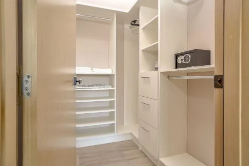 Regatta Living Suites by Yellowkey