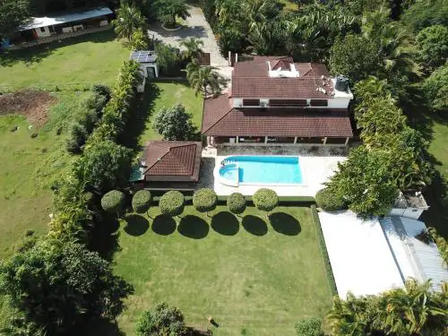Villa Family Estate Pool Animals and Natural Relaxation