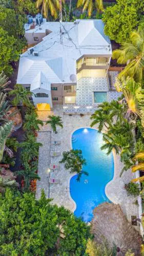 Villa Infinito Bani's Exclusive Beachside Mansion