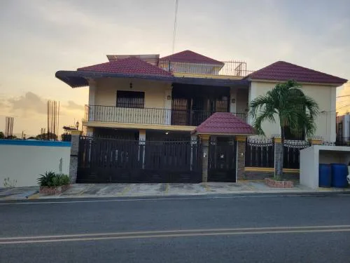 Three Bed Room Next to Colinas Mall near monumento