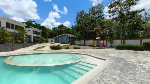 Ideal with a Jacuzzi, pool