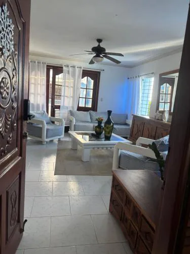 Acogedor Apartamento 4to piso 5 minutos de casa de campo
