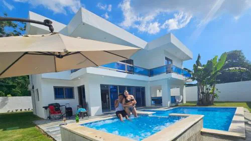 VillaGuerra-Piscina-Billar-BBQ-WiFi-Cozy-3Br-5Bds-7Pax