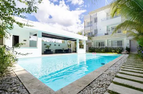 Elegant 2 Bedroom Apartment with Pool