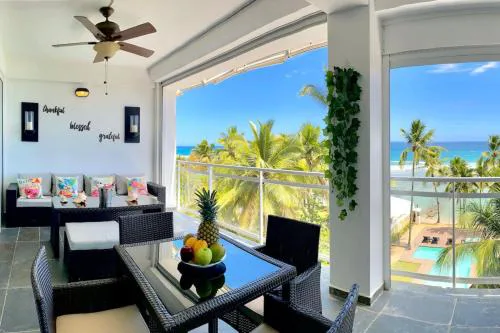 Cozy Beach Front Condo, Pool