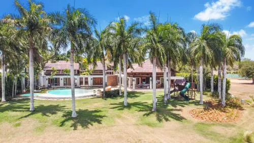 Luxurious 8-BR Villa with Ocean View, Jacuzzi, Home Cinema and Resort Access in Casa de Campo