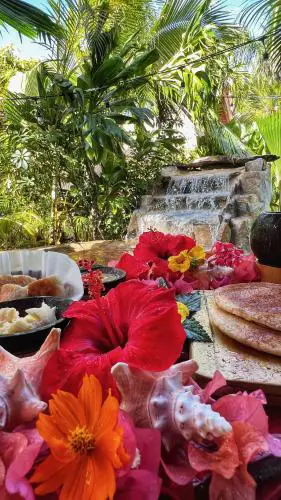 CHALET TROPICAL Hotel & Pool Bar Restaurant