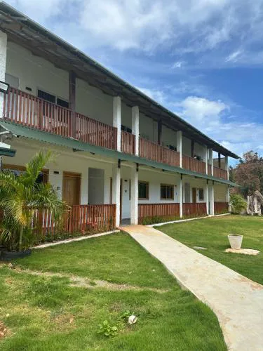 Dani's GuestHouse 1 con piscina