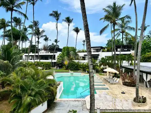 Beachfront complex 3BD 3BA with pool