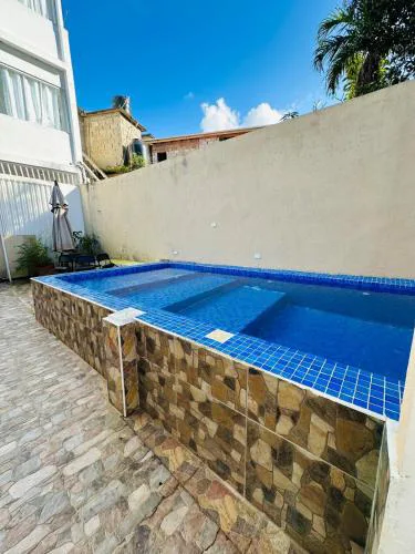 Modern downtown apartment with Jacuzzi, gym, and parking