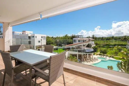 Upper-Level Penthouse, Beachfront Residence