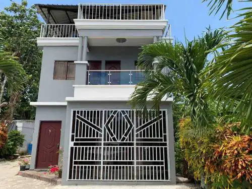 Casa Linda - 10 mins from Beach & Lagoon with AC & Free Parking