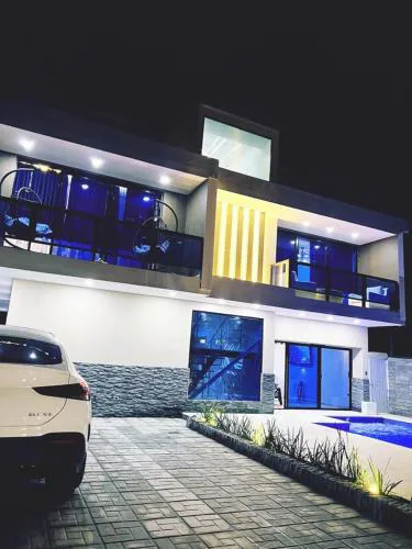 Villa Elegante y Familiar en Pedernales, Cerca de la Playa del pueblo, Residencial SFA