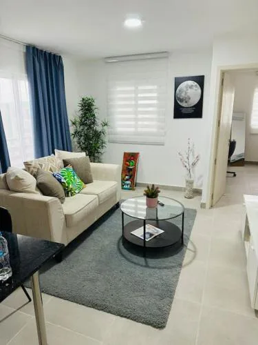 Apartamento cerca de todo