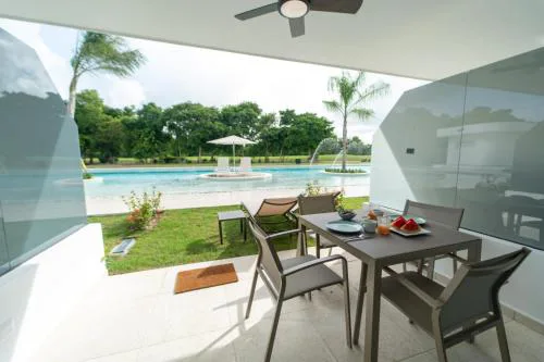 Aqua Fam Swim out Suite - Pool @ Cana Rock G 117