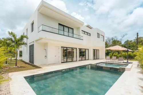 Cozy villa with private pool in Punta Cana Village