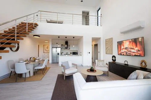 Luxury 3BR Park-View Penthouse