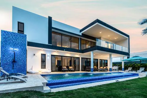 Luxury 6BR Golf Villa In Punta Cana - Infinity Pool, Golf & Beach Access, Maid & Concierge