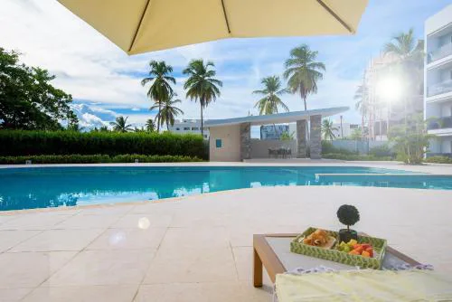 New condo with direct access to the pool