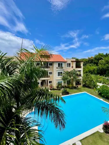 New! Relaxing Beach Apartment with Pool