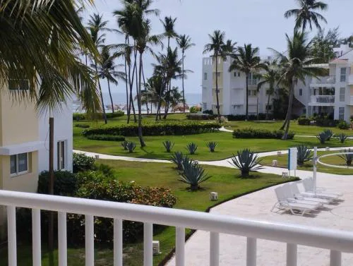 Oceanfront Playa Turquesa with highspeed Wi-Fi, pools, free beach access
