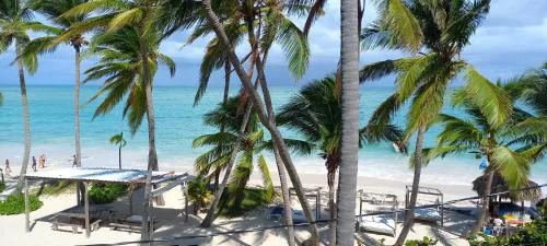 Private room overlooking the beach