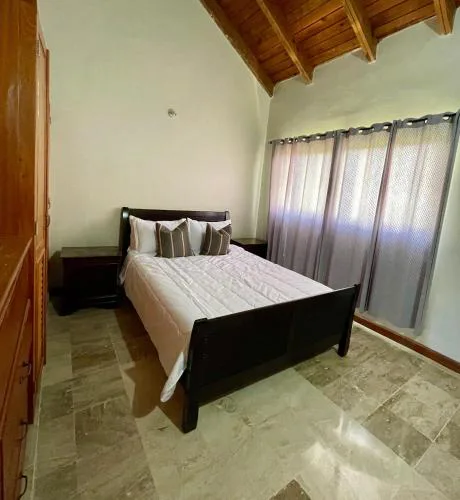Spacious Beachside Apartment 4BR Pool & Garden View