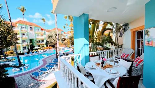 Walk to Beach, Shops, Dining, Pool View, Fast Wifi