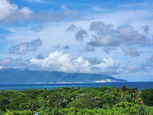 Penthouse Apartment with Bay and Mountain Views, Rooftop BBQ, AC, Fast WiFi, Near Saladilla Beach, Barahona