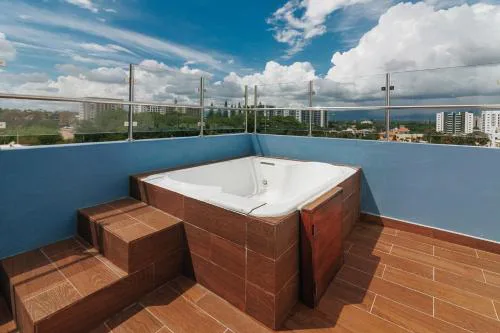 Exclusive Top-Floor Penthouse with Jacuzzi - BlueCasas