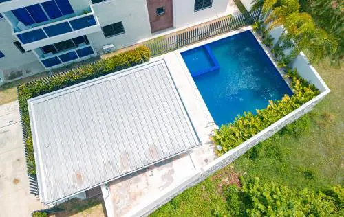 Luxurious Apartment with pool near airport
