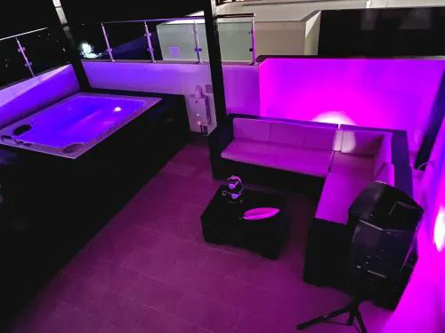 Magnificent Pent House w/Jacuzzi