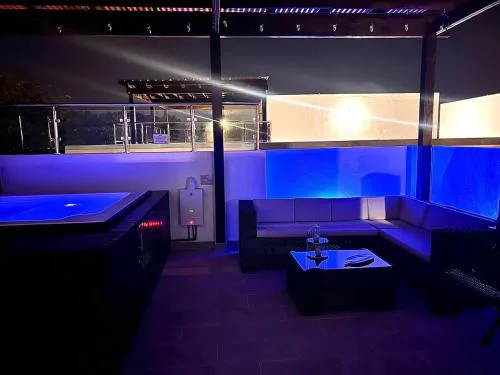 Outstanding Pent House w/Jacuzzi