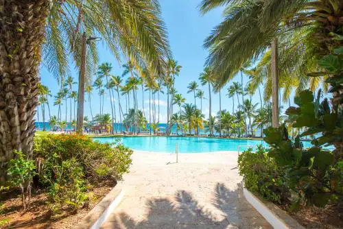 JuanDolio Beachfront Condo - King Bed, Pool, Balcony