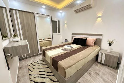 2 Bed Flat - Sleeps 6 - Pool - Parking - Wifi