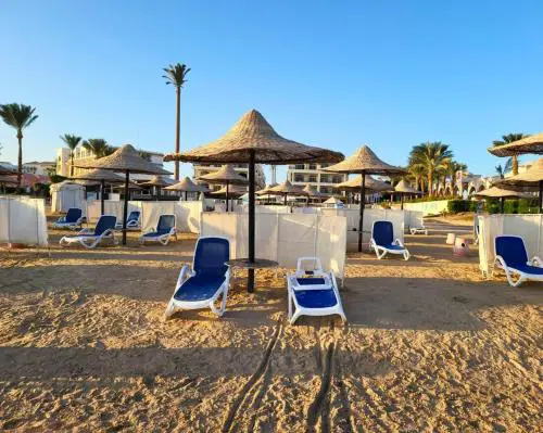 Beachfront luxury Palm Beach Piazza Private Beach
