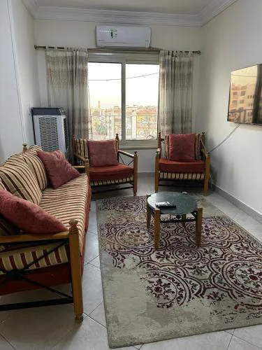Bright apartment with sea and airport views Mubarak 2
