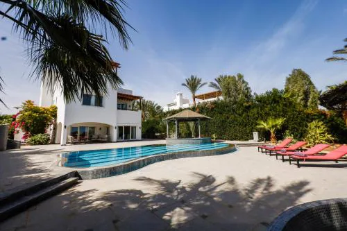 Dream Retreat - Private beach & pool -White Villas