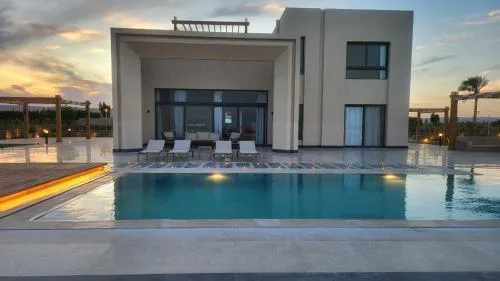Elgouna -4 bedroom villa with private heated pool
